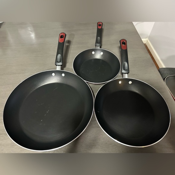 Pans - Picture 2 of 4